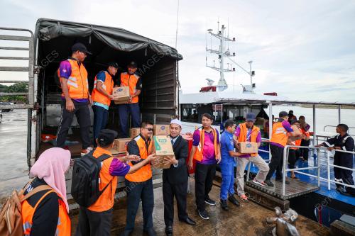 JKM HANTAR BARANGAN KE PULAU REDANG