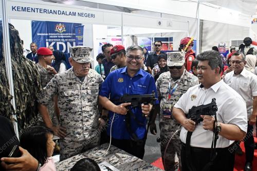 DATUK SERI DR. SHAMSUL ANUAR NASARAH