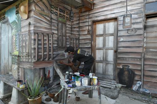 LUKISAN MURAL RUMAH KAYU KLASIK