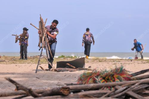 PEMBERSIHAN SAMPAH HANYUT