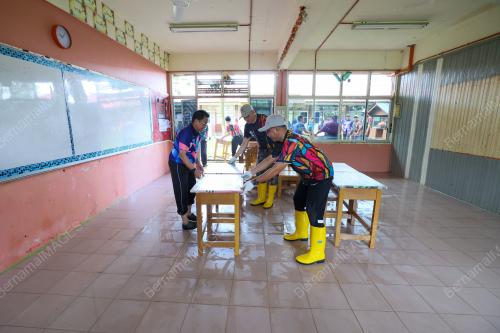 BERSIH SEKOLAH BANJIR