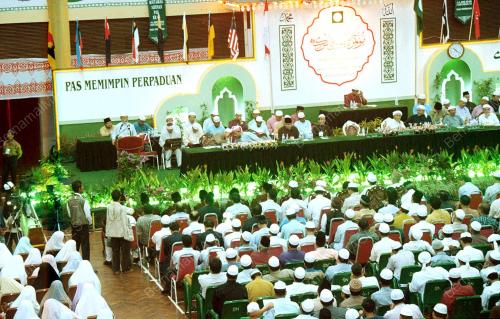TR05-_02_06_2000_ORANG_RAMAI_08012016
