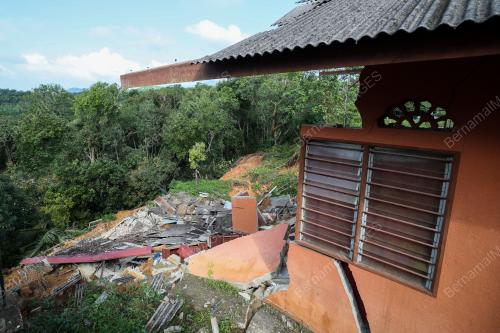 TANAH RUNTUH FELDA NERAM 2