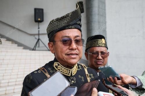 DATUK SERI DR AHMAD SAMSURI MOKHTAR