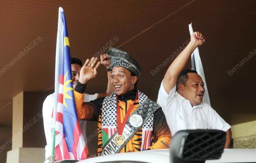 TR05_03082014_SAMBUT_HAFIFI