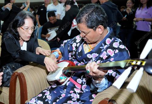 ALAT MUZIK SHAMISEN