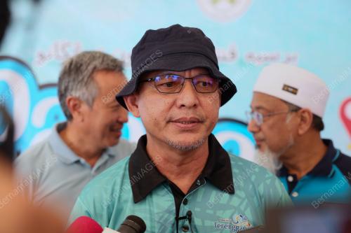 BERSIH PANTAI MONSUN TERENGGANU