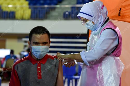 OKU CACAT PENGLIHATAN VAKSIN COVID-19