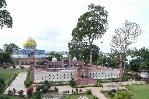 TAMAN MONUMEN