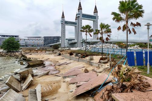 PEMBAIKAN BENTENG OMBAK