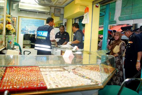 KEDAI EMAS DIROMPAK