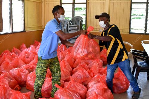 SUMBANGAN MAKANAN KEPADA ORANG ASLI