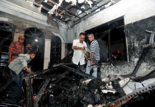 TR05_08082012_TERBAKAR