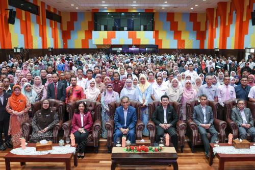 DATUK SERI DR DZULKEFLY AHMAD