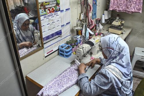 TEMPAHAN BAJU RAYA AIDILFITRI
