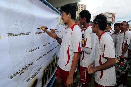 PERSIAPAN PIALA FA