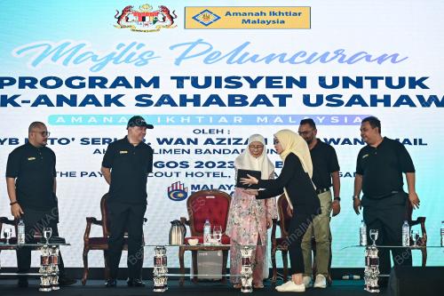 DATUK SERI DR WAN AZIZAH WAN ISMAIL