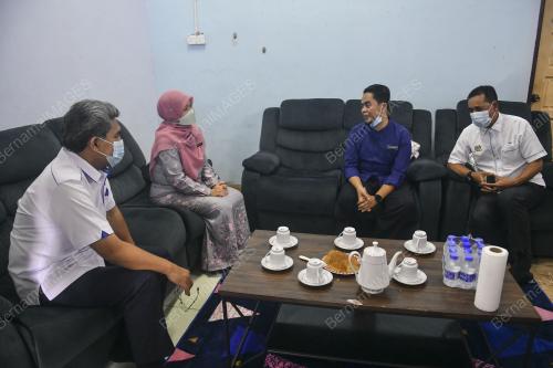 FADHLINA SIDEK