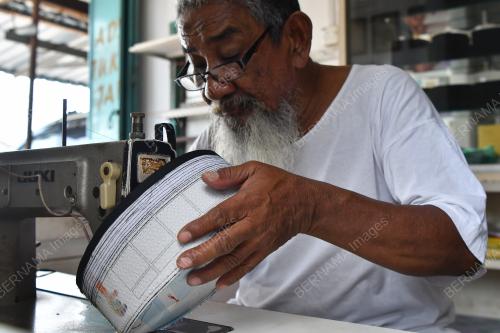 SONGKOK TERENGGANU