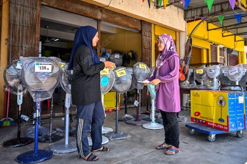 TINJAUAN MUSIM PANAS