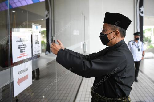 DATUK SERI DR AHMAD SAMSURI MOKHTAR