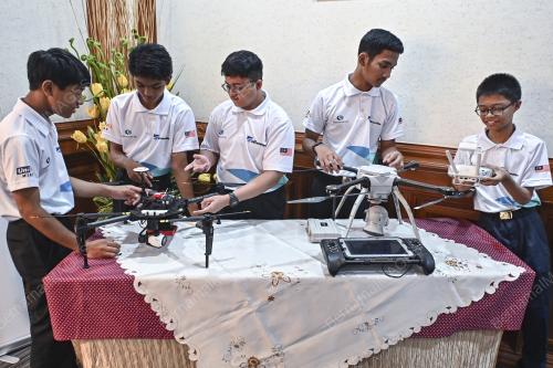 PENDIDIKAN PESAWAT UDARA TANPA PEMANDU