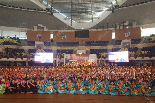 THE LARGEST MULTILINGUAL DIKIR BARAT PERFORMANCE
