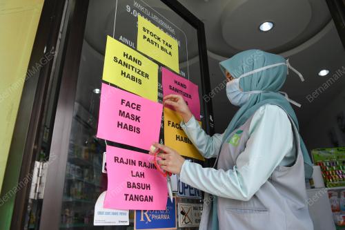FARMASI KEHABISAN STOK PENUTUP HIDUNG DAN MULUT