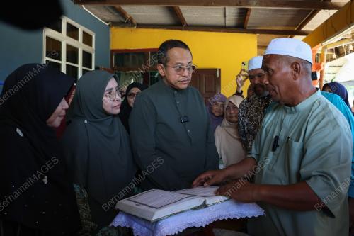 DATUK SERI DR AHMAD SAMSURI MOKHTAR