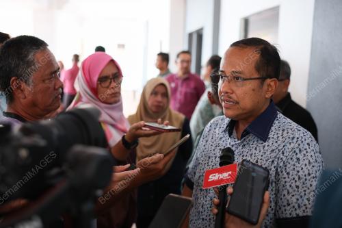 DATUK SERI DR AHMAD SAMSURI MOKHTAR