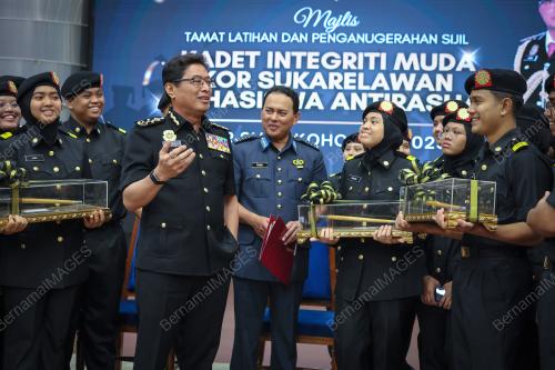 TAN SRI AZAM BAKI