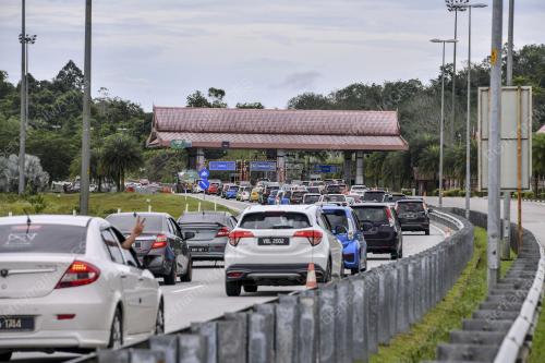 TINJAUAN PLAZA TOL KUALA TERENGGANU
