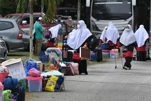 PELAJAR MASUK ASRAMA