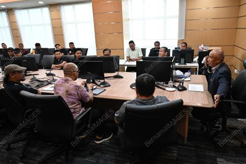 DATUK ROSLI LATIF