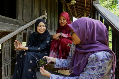 TINJAUAN PERTABALAN AGONG