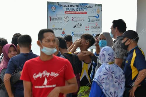 DUA REMAJA LEMAS