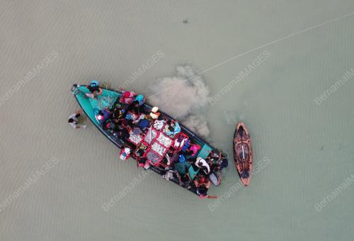 NELAYAN PANTAI CARI REZEKI