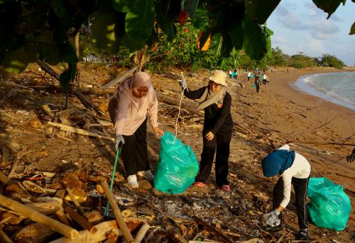 KUTIP SAMPAH PANTAI