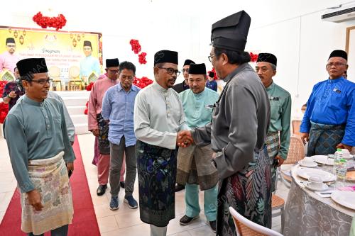 DATUK DR ADNAN MAT