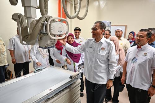 DATUK SERI DR DZULKEFLY AHMAD