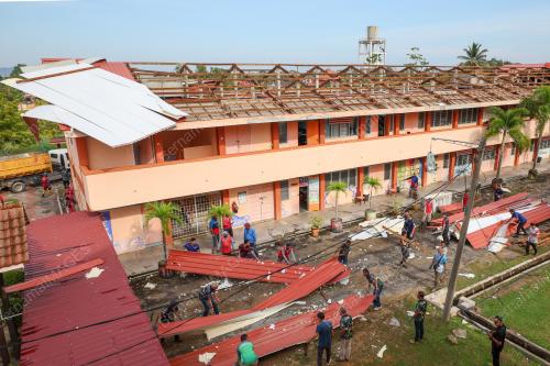 SEKOLAH ROSAK AKIBAT RIBUT