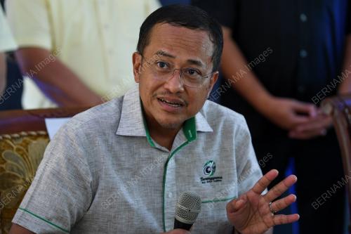 DATUK SERI DR AHMAD SAMSURI MOKHTAR