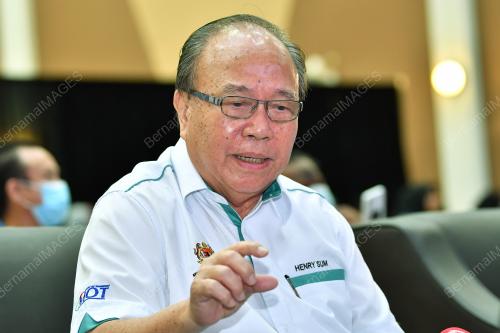 DATUK HENRY SUM AGONG