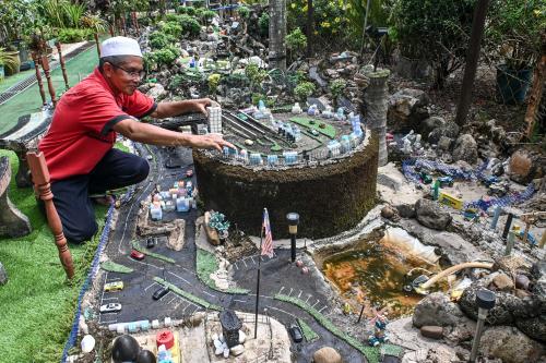 LAMAN TAMAN BANDAR UNTUK 14 CUCU