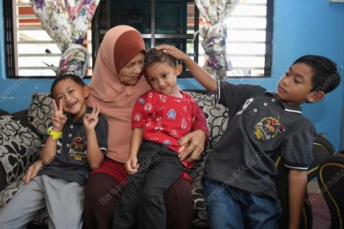 KAWAT SAMPAI SUMBANGAN KEPADA ANAK YATIM