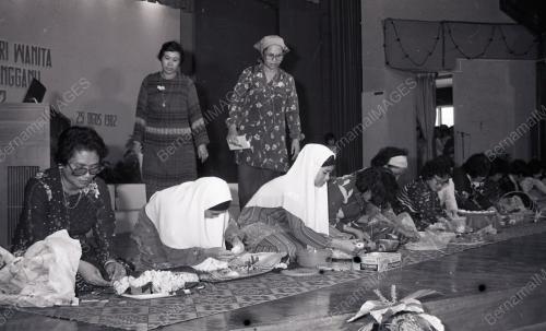 HARI WANITA