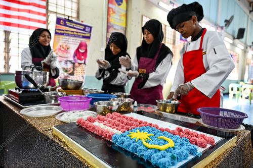 KUIH ONDE-ONDE BERKONSEPKAN JALUR GEMILANG