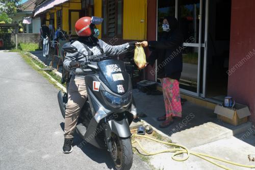 PENGHANTAR MAKANAN OKU