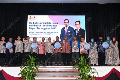 DATUK DR ADNAN MAT