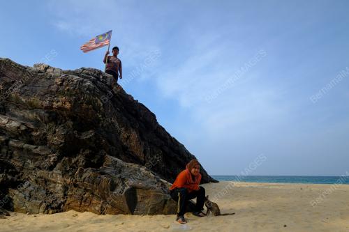 KIBARKAN JALUR GEMILANG